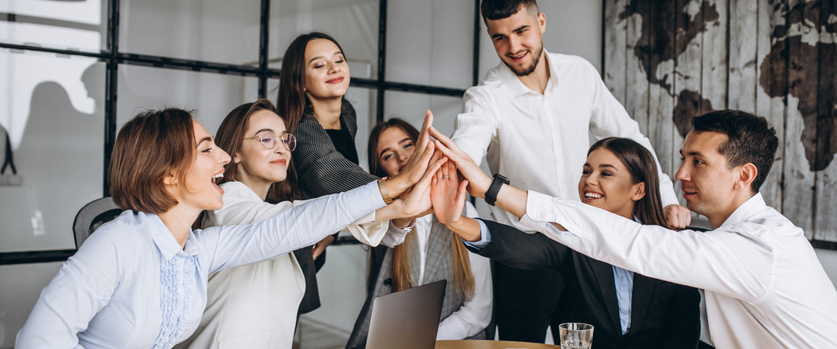 ESTUDIANTES Y LICENCIADOS